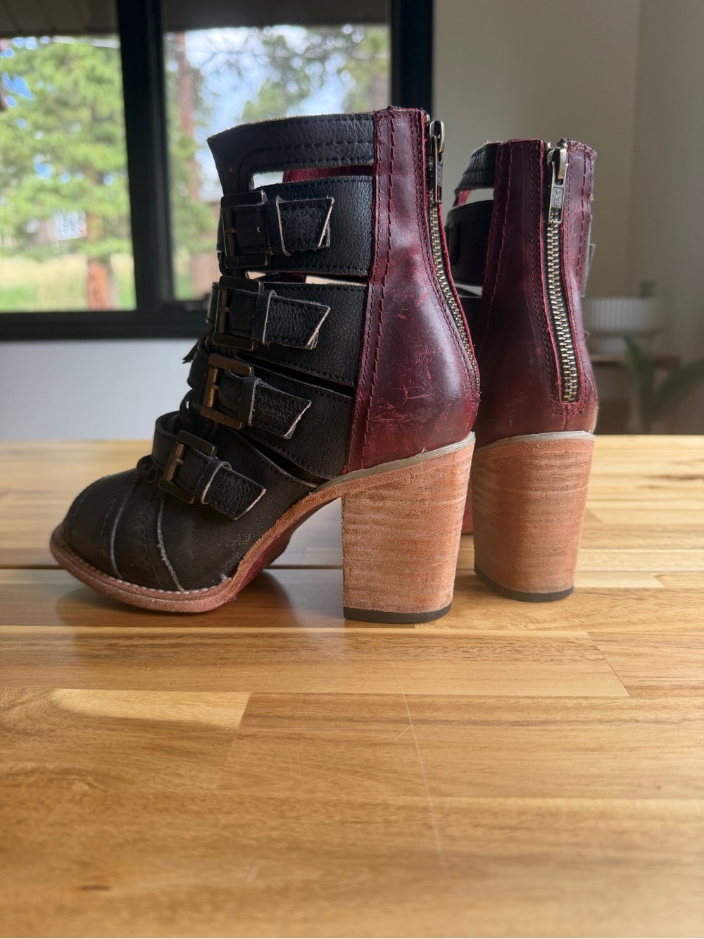 Freebird Braeden - Women’s Black Distressed Strappy Buckle Heeled Sandals - Picture 5 of 8